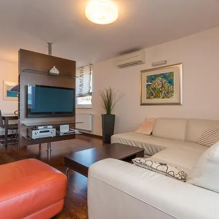 Karla Apartment *
