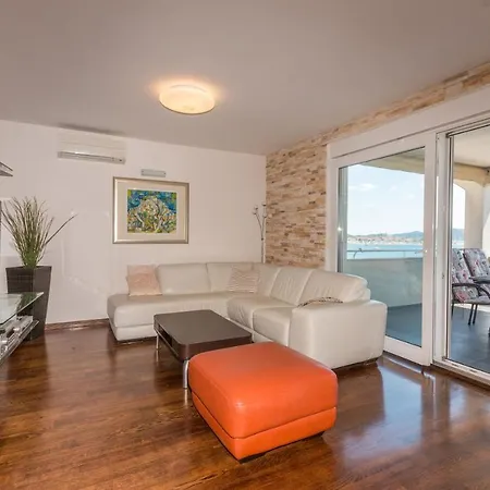Apartment Karla Biograd Na Moru