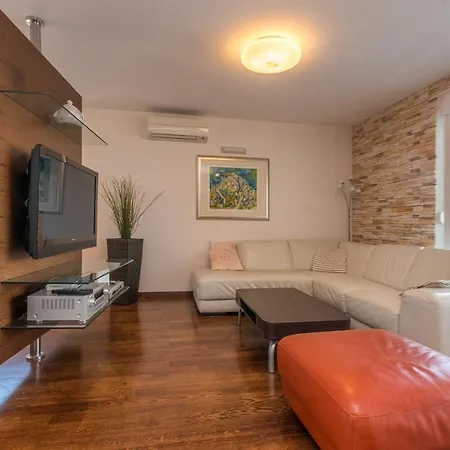 Apartment Karla Biograd Na Moru